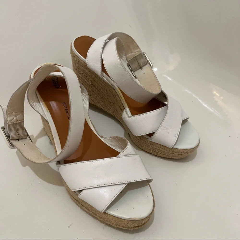 Gap size 9 white cross strap wedge‎ heels